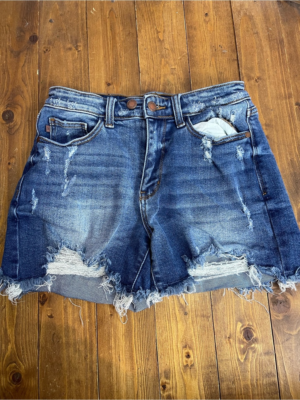 Judy blue size medium 2 button dad shorts mid wash distressed